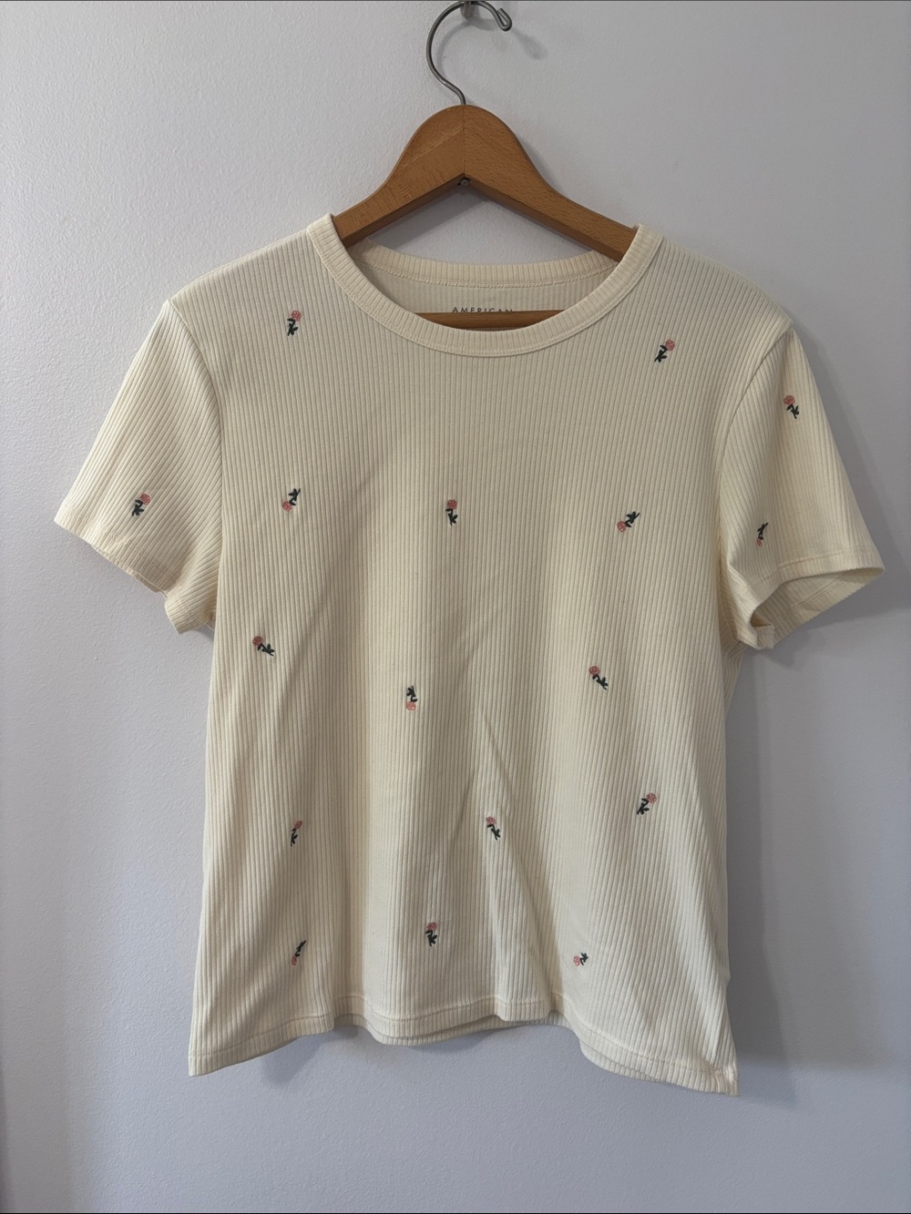 American Eagle Cream Ribbed Short Sleeve Tee with Embroidered Flowers